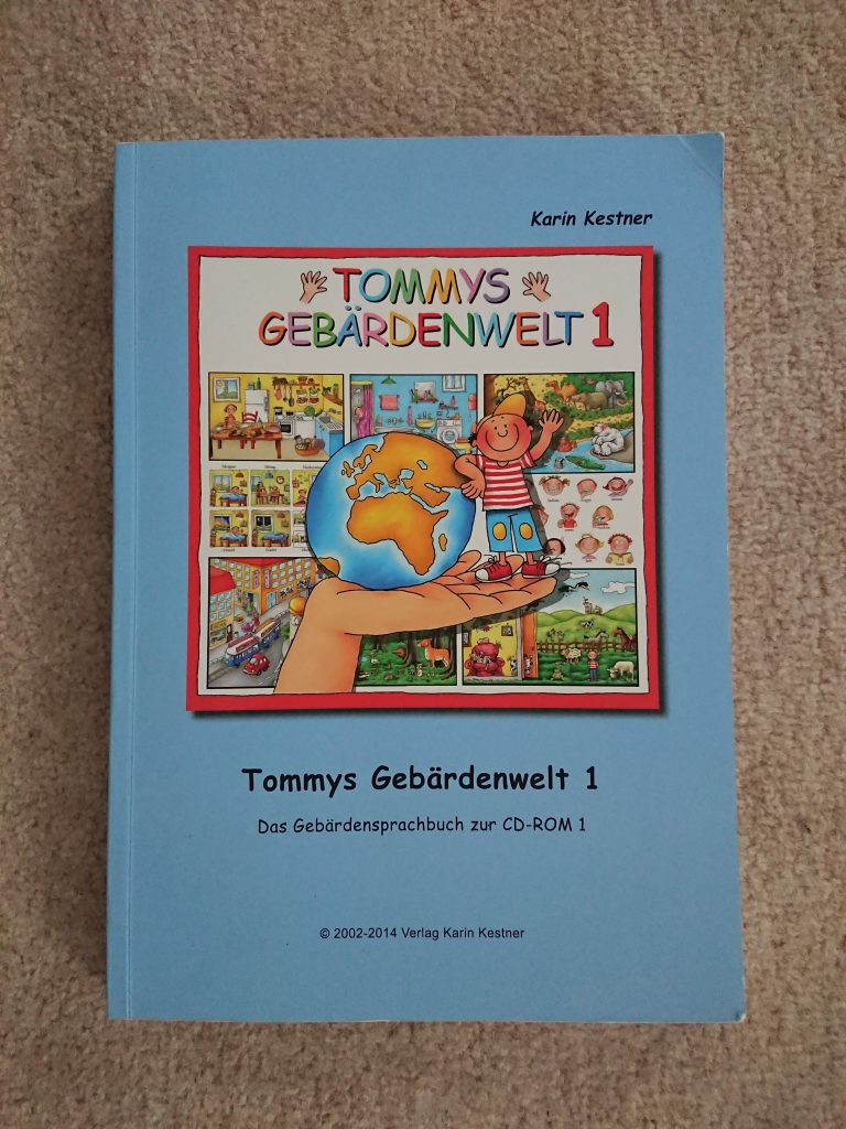 Tommys Gebärdenwelt 1, ein wertvoller Begleiter beim Einstieg in die Gebärdensprache. Gerade für schwerhörige und gehörlose Kinder mit hörenden Eltern.